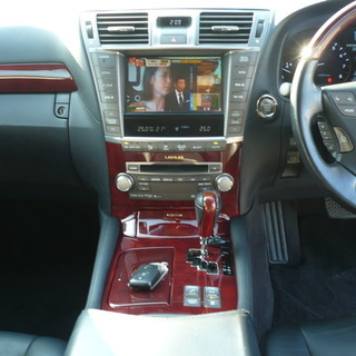 ★美車★中期型★希少色セーブルマイカ★２２年式★レクサス★ＬＳ４６０バージョンＣＩパケ★純正ナビ＆地デジＴＶ★黒革★パワートランク★車検３年３月の画像