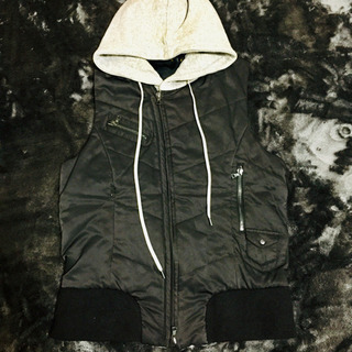 ato アトウ スタッズ フード付き変形シンサレート入ベストの画像