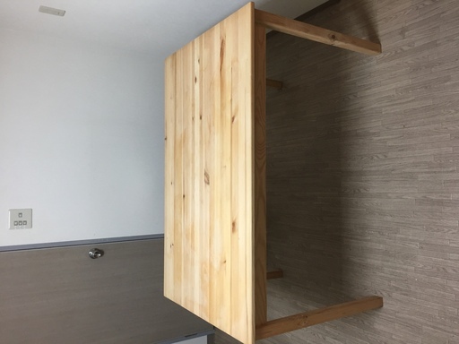 お値下げします。食卓又は作業台に如何でしょうか？お値下げ交渉には応じます。