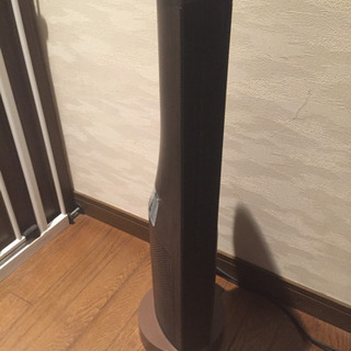【取引中】リモコン付！タワー型ファンヒーター 暖房