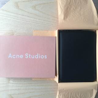 Acne Studios（アクネ ストゥディオズ）の黒財布（大）
