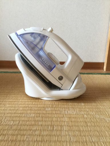お値下げしました❗️アイロン　美品です‼️