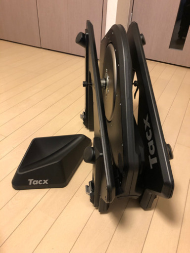 【2月末まで】Tacx Neo Smart(固定ローラー)とiPad売ります