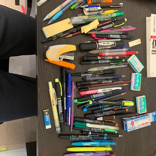 【文房具】ボールペン、蛍光ペン、シャープペンシル、ホッチキス、鉛筆の画像