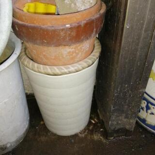 植木鉢、火鉢などの画像