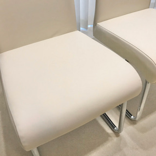 【取引中】ニトリダイニングチェア［NEWロフト］白2脚セットの画像