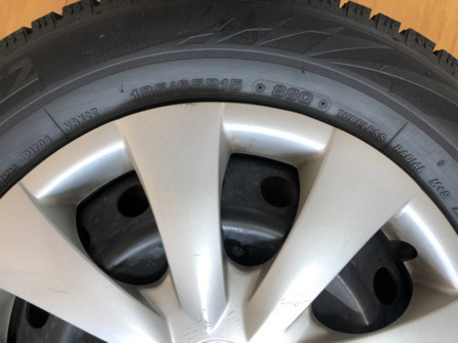 スタッドレスタイヤ　値下げします！185/65R15 ブリジストン　使用2週間のみ　イボ有り