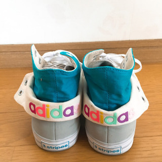 アディダス スニーカー　23.5㎝の画像
