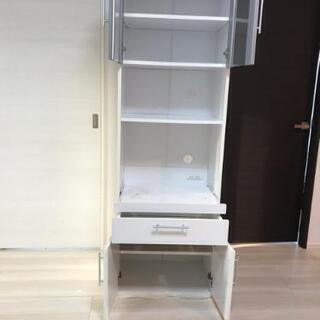 【無料】レンジ台（食器棚）の画像