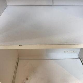 【無料】レンジ台（食器棚）の画像