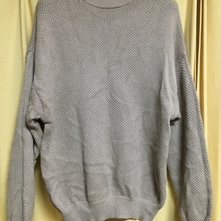 ユニクロのベージュ系モックネックニット サイズM