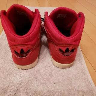 【adidas:アディダス】スニーカー　赤　26.5cmの画像