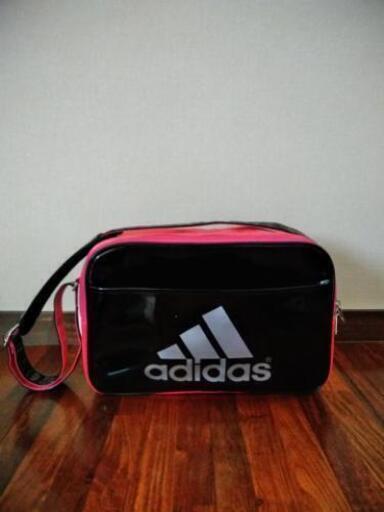 adidas　エナメルバッグ