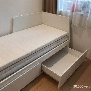 収納式ベッド　マットレス二枚付き