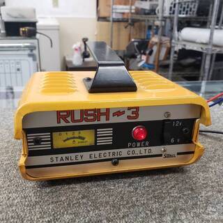 B48　バッテリー充電器　RUSH-3 STANLEY 動作確認済み！バッテリーチャージャーの画像