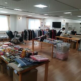 衣類の値段つけや出張販売準備などの倉庫作業スタッフ、老人ホ…