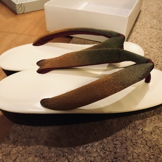【中古】着物草履ウレタン２足！差し上げます。雨の日に最適！の画像