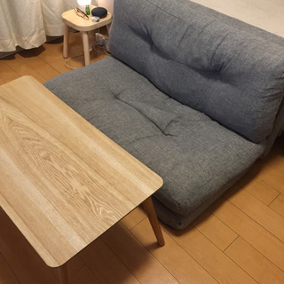 ローテーブルとローソファーのセットの画像