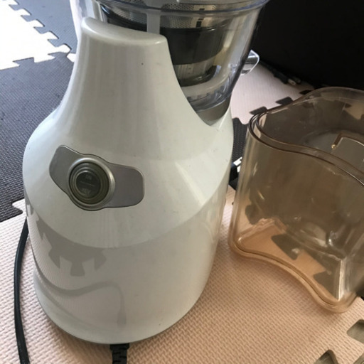 hurom スロージューサー