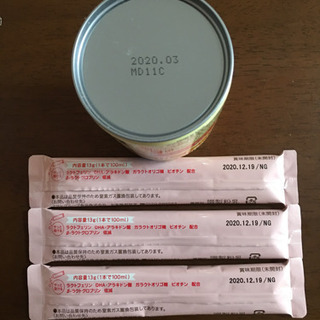 液体缶ミルク1本、スティック粉ミルク3本の画像