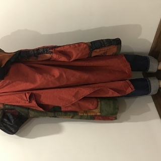 エスニックファッション、パッチワークマントレッドの画像