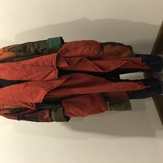 エスニックファッション、パッチワークマントレッドの画像