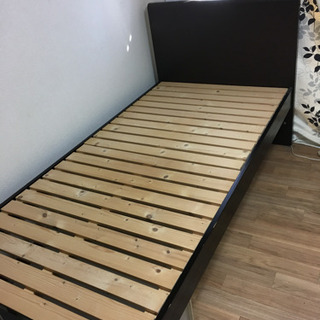 シングルサイズ ベッド ヘッド付の画像