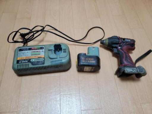 充電式　HITACHI　インパクトドライバ　DMR
