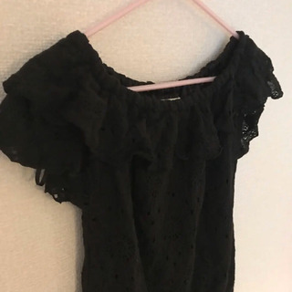 オフショルダー　レーストップスの画像