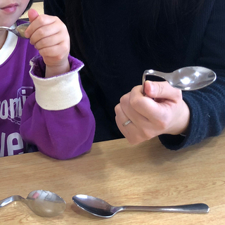 子どもと一緒に参加できる「心のしくみで楽しくスプーンを曲げるお茶...