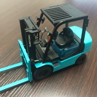 この時期暖かい一年中13℃管理の倉庫内でフォークリフト乗りっぱなし！車通勤OK！月収40万以上可能な稼げる高収入の画像