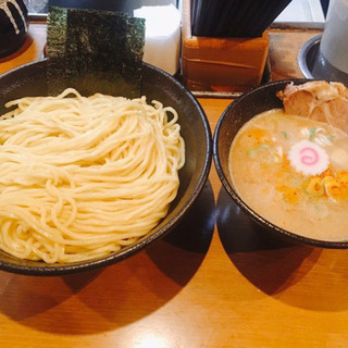 どなたか今から渋谷でつけ麺食べてくれるかた🙋