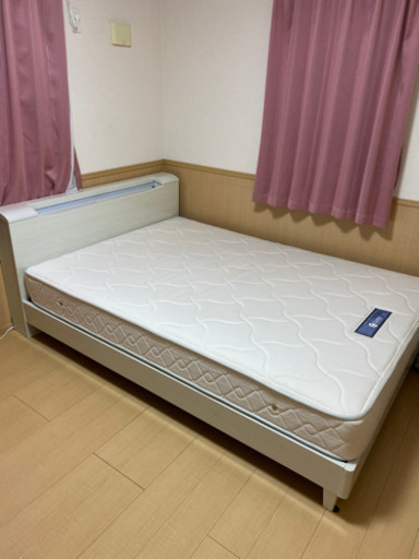 ダブル　ベッド　マットレス付き　1年半前購入
