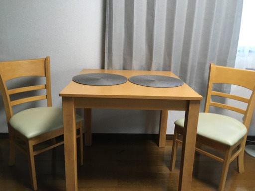 2018年6月購入　ダイニングテーブルと椅子二脚