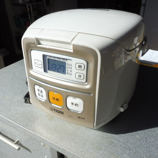 西０８５タイガー　炊飯器　３合炊き　マイコンジャー 　JA1-R550 ２０１５年製