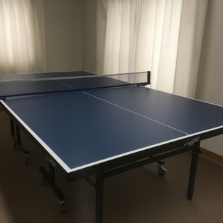 《新品同様》国際規格サイズの卓球台（移動キャスター付）