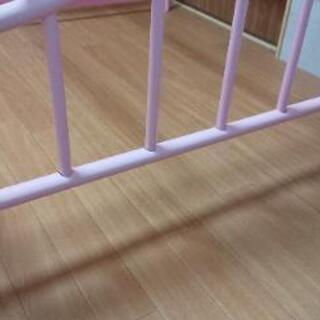 🛏️パイプベッド 可愛い桃色美品の画像