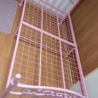 🛏️パイプベッド 可愛い桃色美品の画像