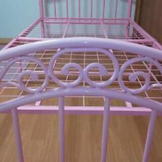 🛏️パイプベッド 可愛い桃色美品の画像