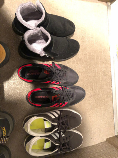 靴やらダウンやら売ります