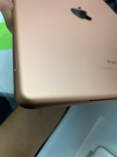 【美品】シムフリー  iPad 9.7インチ 128gb 2018年モデル ゴールド