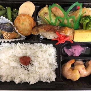 お弁当の配達の画像