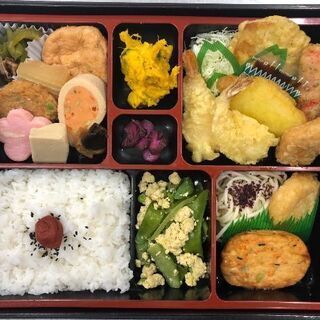 お弁当の配達の画像