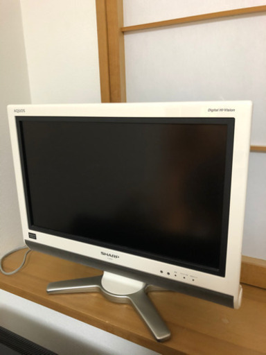 シャープ　アクオス　19インチ　液晶テレビ