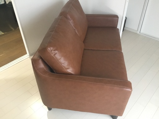 フェイクレザー2人掛けソファー　新品同様