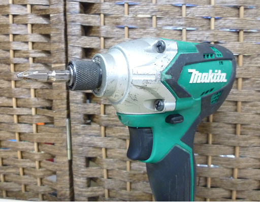 マキタ 14.4V 1.5Ah 充電式インパクトドライバ MTD001DSX バッテリ×2、充電器付き makita