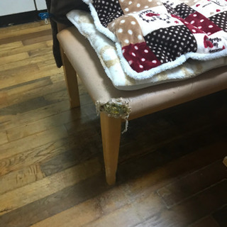 初めまして、商品は三年近くなりますが、ペットが、噛んだりしてますが、今は、一年過ぎ居ませんが、自分でも、生地を上から貼れば専用ポッチギス（千円しないですよ）ガムテープでも出来ますの画像