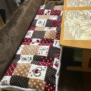 初めまして、商品は三年近くなりますが、ペットが、噛んだりしてますが、今は、一年過ぎ居ませんが、自分でも、生地を上から貼れば専用ポッチギス（千円しないですよ）ガムテープでも出来ますの画像