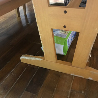初めまして、商品は三年近くなりますが、ペットが、噛んだりしてますが、今は、一年過ぎ居ませんが、自分でも、生地を上から貼れば専用ポッチギス（千円しないですよ）ガムテープでも出来ますの画像