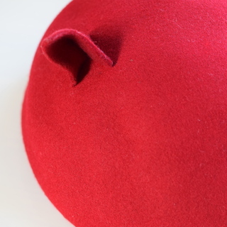 耳付　ベレー帽　フェルト　エンジ色 　毛100%　57cmの画像